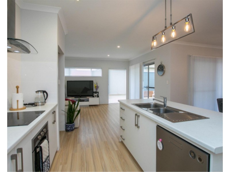 4 Topsham Way, Caversham WA 6055