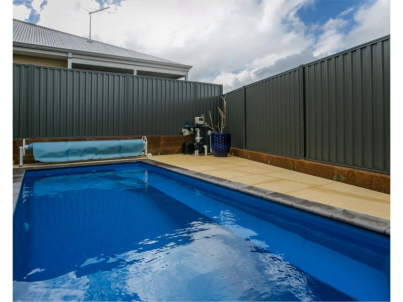 4 Topsham Way, Caversham WA 6055
