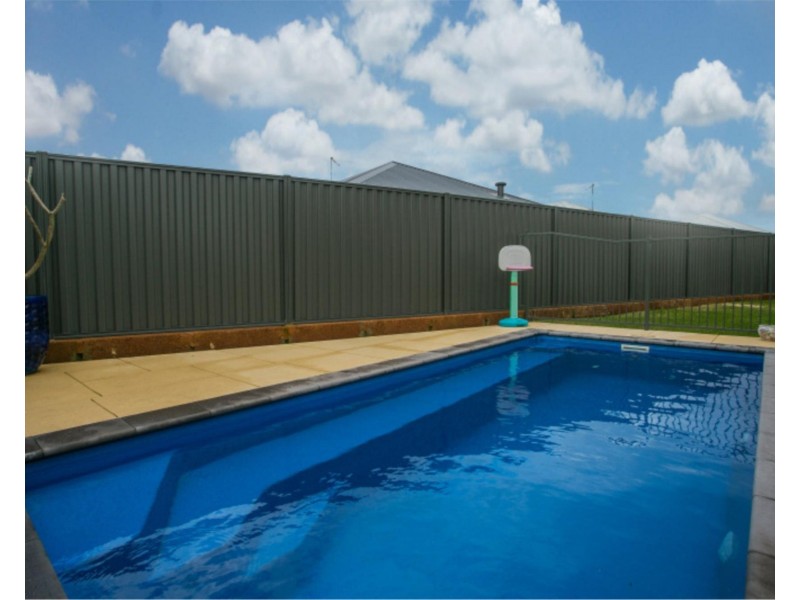 4 Topsham Way, Caversham WA 6055