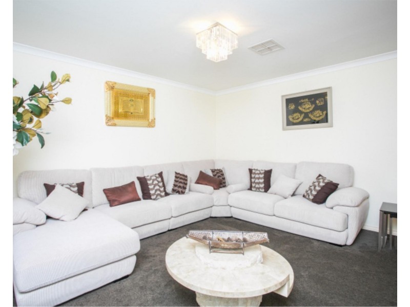 15 Viola Place, Beechboro WA 6063