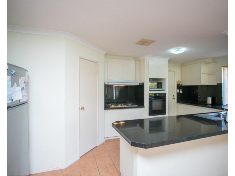 15 Viola Place, Beechboro WA 6063