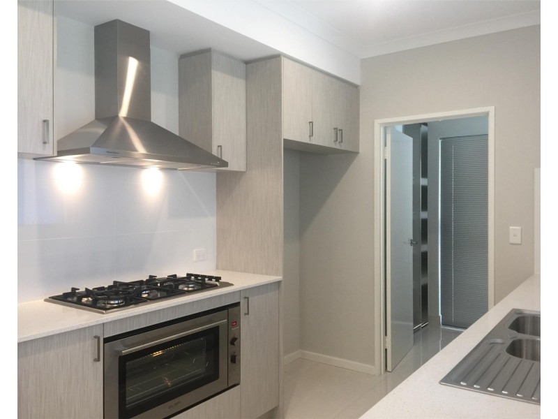 24 Baltic Approach, Piara Waters WA 6112