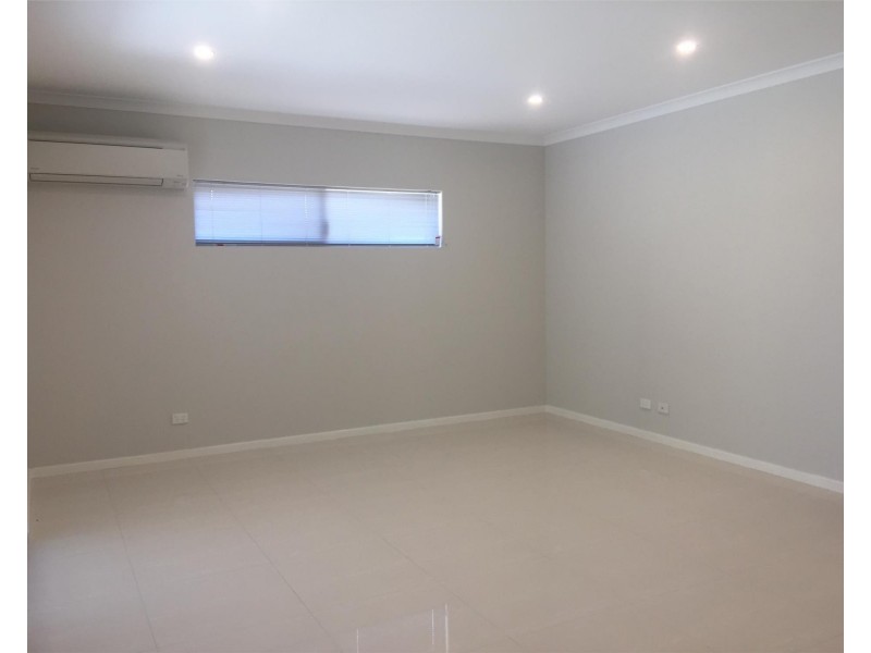 24 Baltic Approach, Piara Waters WA 6112