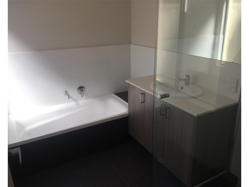 24 Baltic Approach, Piara Waters WA 6112