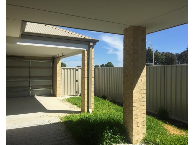 24 Baltic Approach, Piara Waters WA 6112