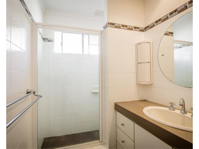 2/201 Royal Street, Yokine WA 6060