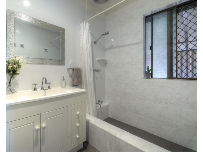 24 Gloves Place, Beechboro WA 6063