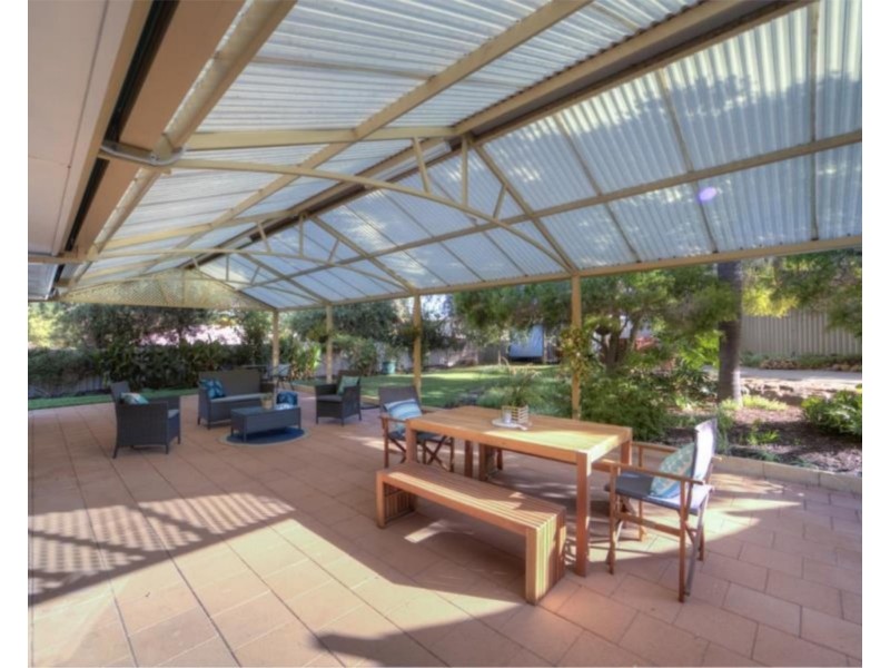 24 Gloves Place, Beechboro WA 6063