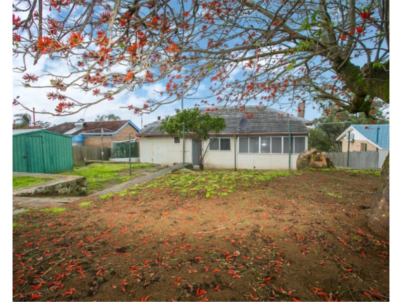 23 Beacham Crescent, Medina WA 6167