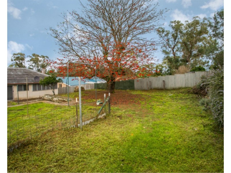 23 Beacham Crescent, Medina WA 6167