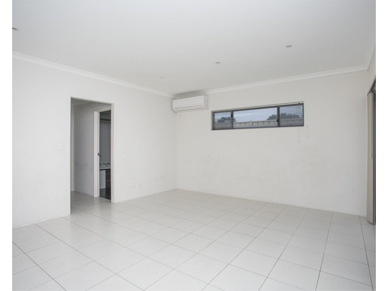 20 Hoypoy Gardens, Darch WA 6065