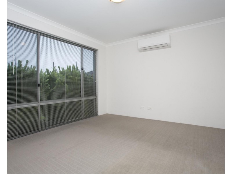 20 Hoypoy Gardens, Darch WA 6065