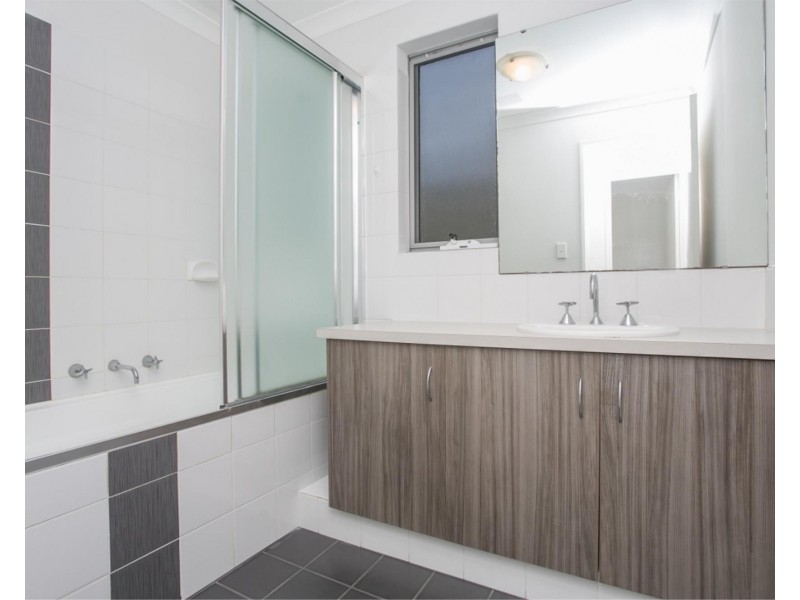 20 Hoypoy Gardens, Darch WA 6065