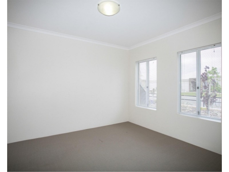 12 Summerville Boulevard, Caversham WA 6055
