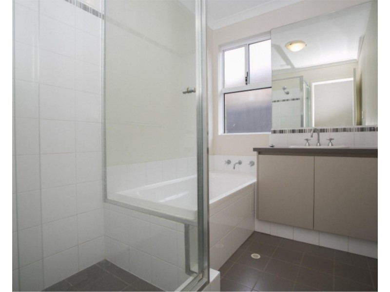 12 Summerville Boulevard, Caversham WA 6055