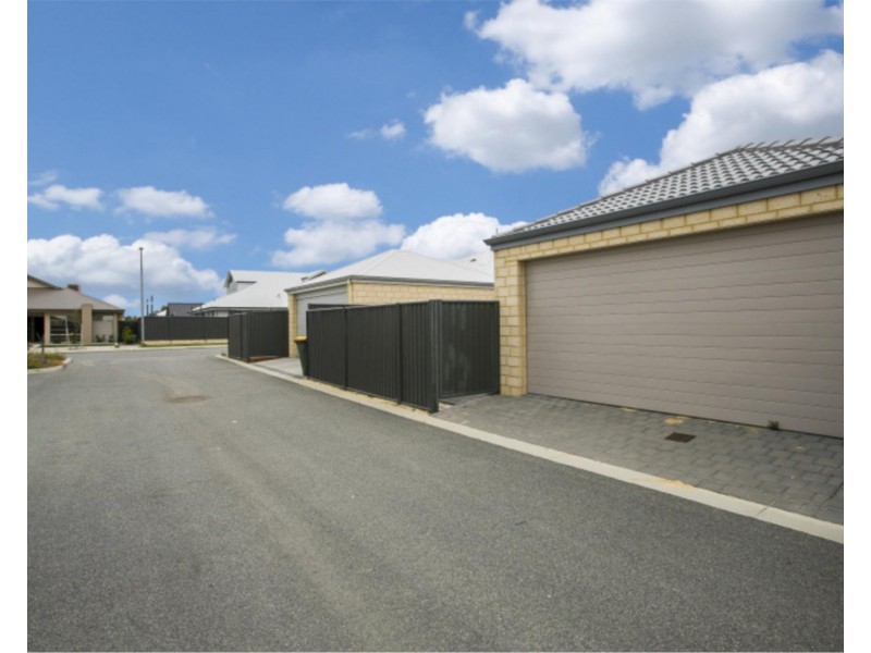 12 Summerville Boulevard, Caversham WA 6055