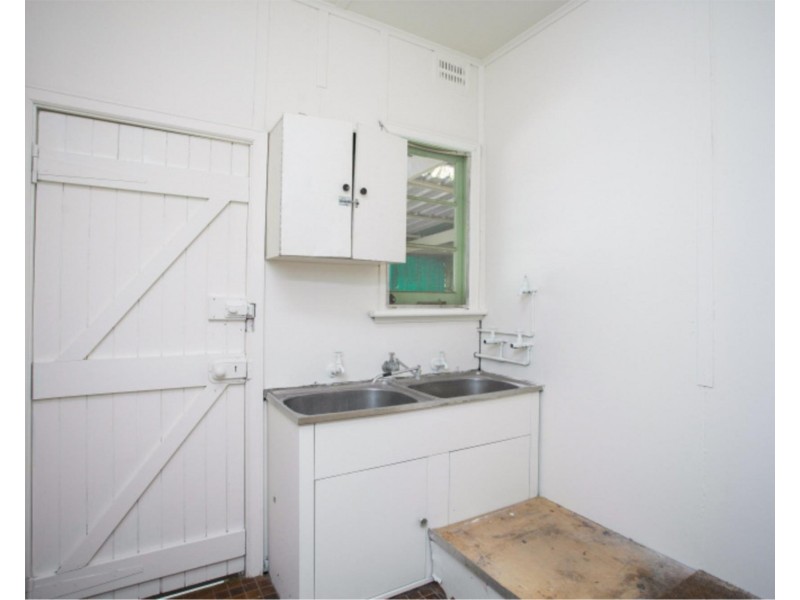 2 Kalara Way, Koongamia WA 6056
