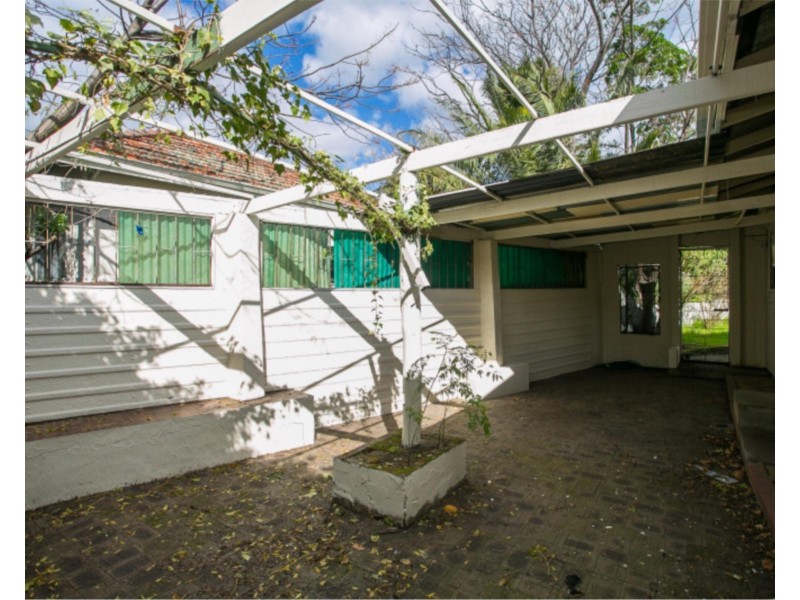 2 Kalara Way, Koongamia WA 6056