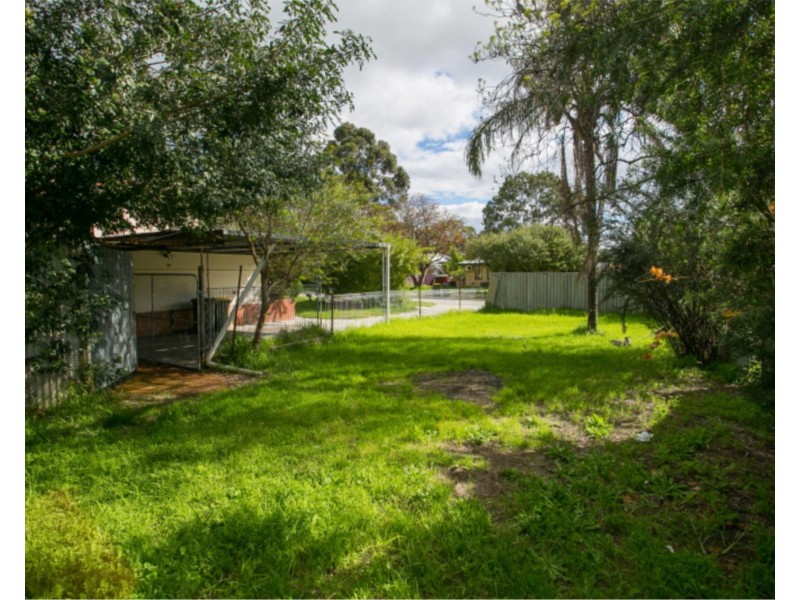 2 Kalara Way, Koongamia WA 6056
