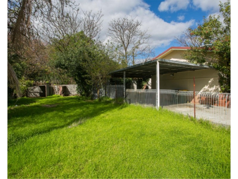 2 Kalara Way, Koongamia WA 6056