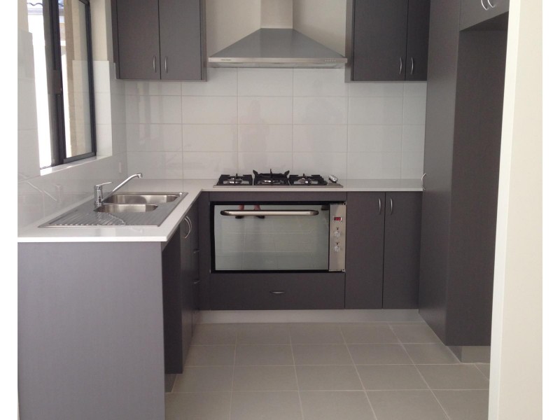 2/4 Classic Rise, Pearsall WA 6065