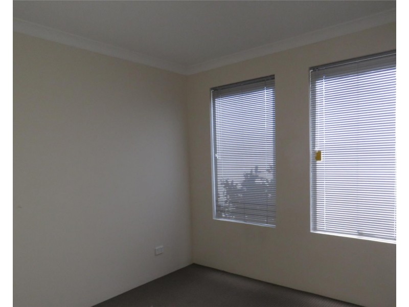 2/4 Classic Rise, Pearsall WA 6065