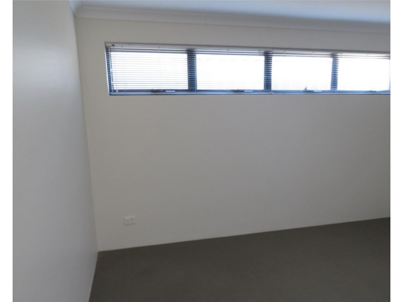 2/4 Classic Rise, Pearsall WA 6065