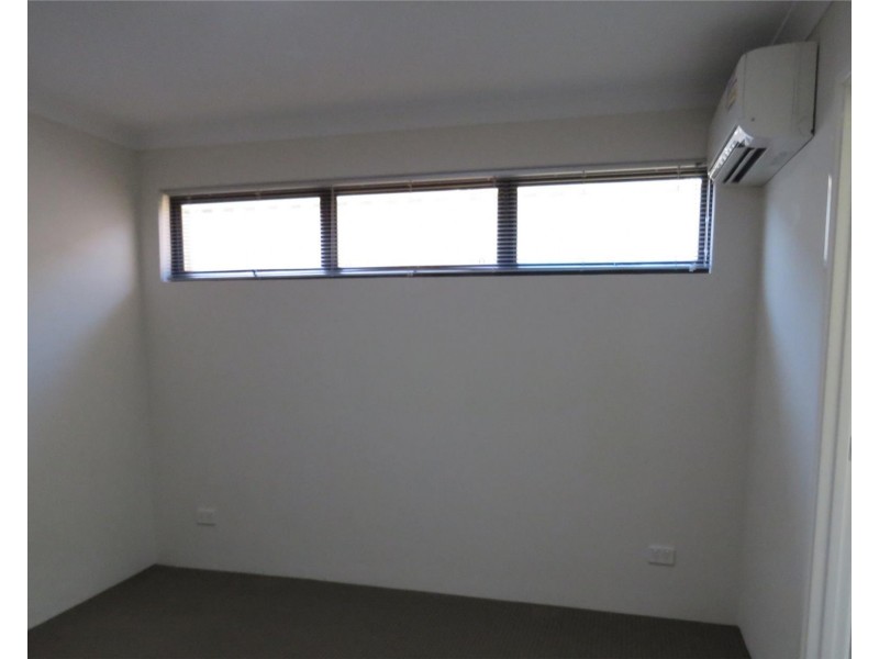 2/4 Classic Rise, Pearsall WA 6065