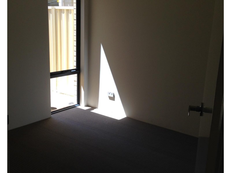 2/4 Classic Rise, Pearsall WA 6065