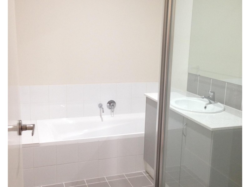 2/4 Classic Rise, Pearsall WA 6065