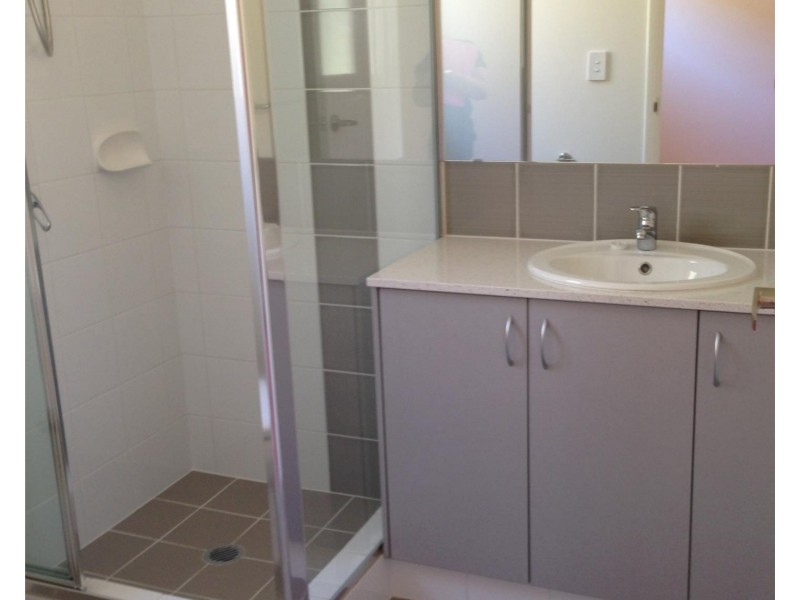 2/4 Classic Rise, Pearsall WA 6065