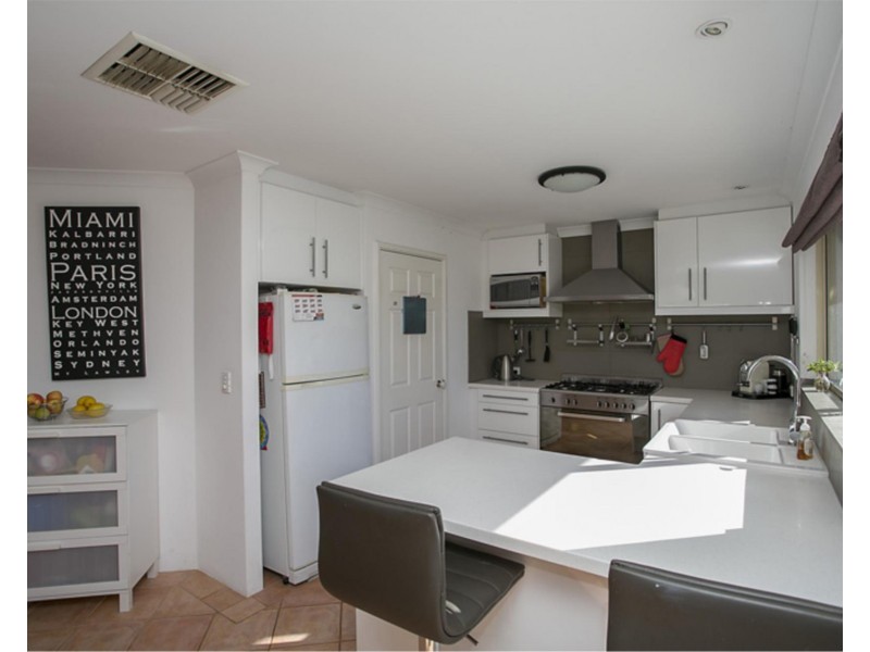 17 Bridges Rise, Kiara WA 6054