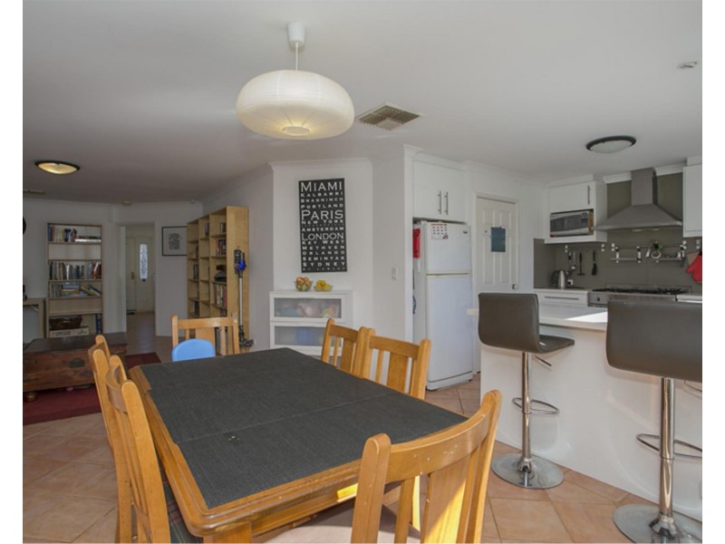 17 Bridges Rise, Kiara WA 6054