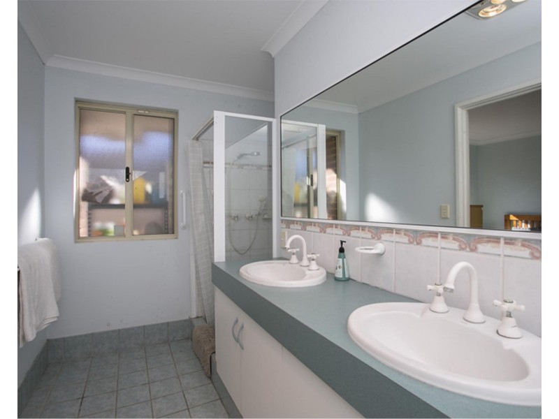 17 Bridges Rise, Kiara WA 6054