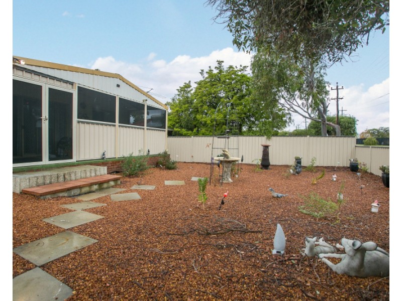 19 Altone Road, Lockridge WA 6054