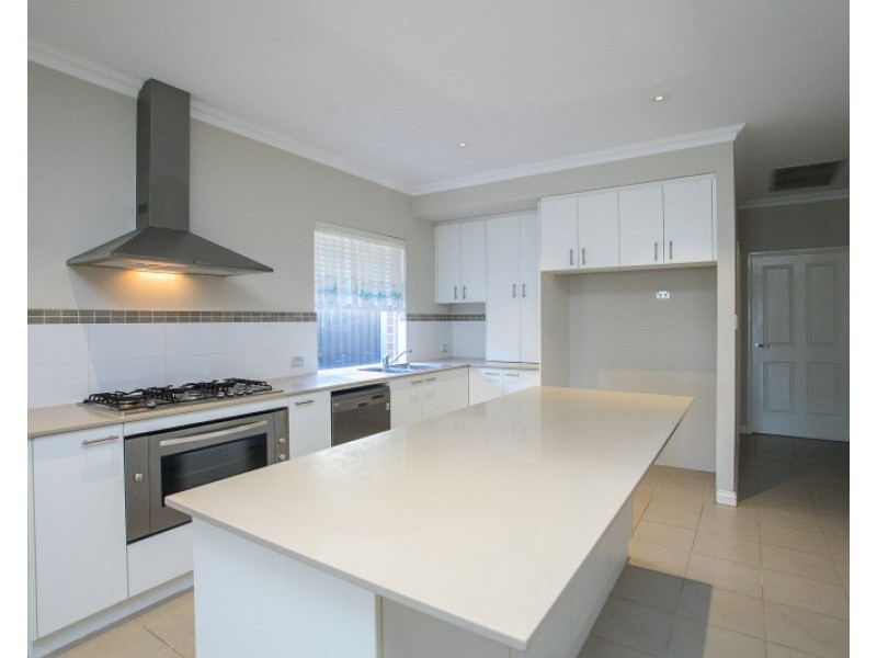 12 Lago Promenade, Aveley WA 6069