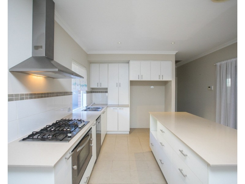 12 Lago Promenade, Aveley WA 6069