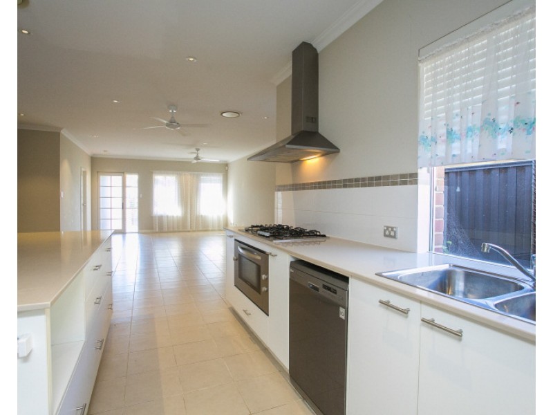 12 Lago Promenade, Aveley WA 6069