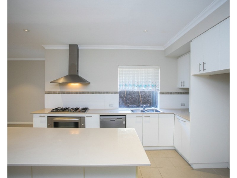 12 Lago Promenade, Aveley WA 6069