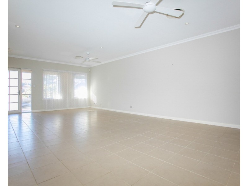 12 Lago Promenade, Aveley WA 6069