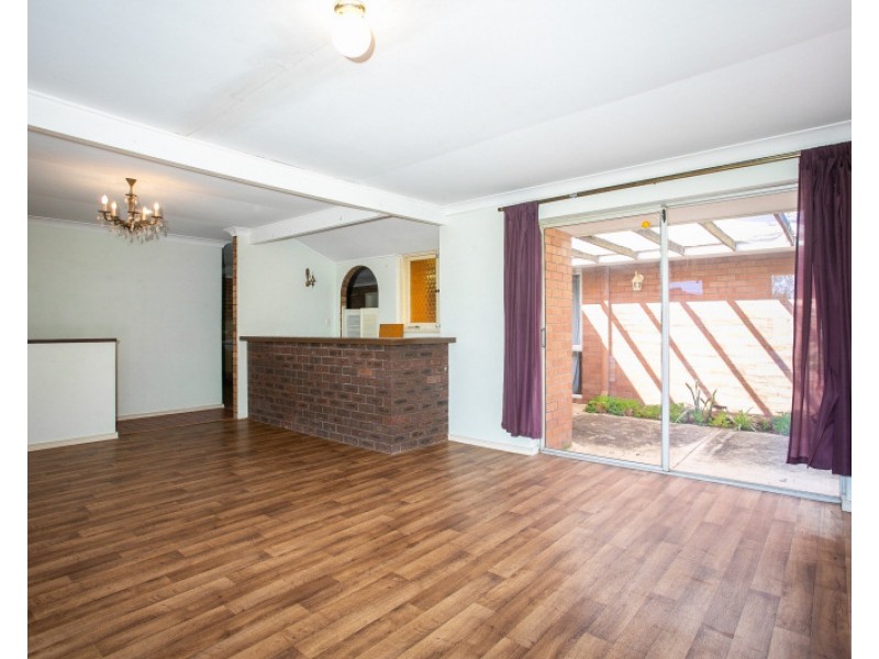 25 Bernley Drive, Viveash WA 6056