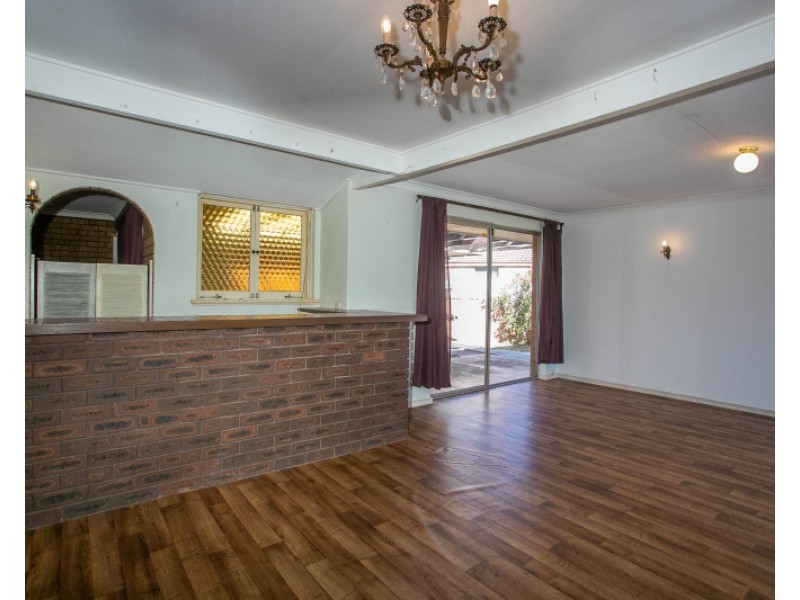 25 Bernley Drive, Viveash WA 6056