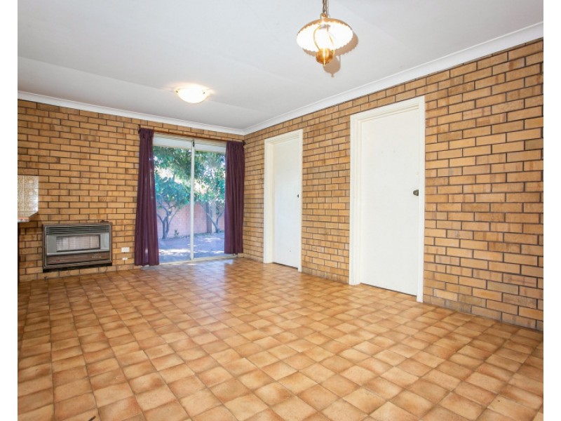25 Bernley Drive, Viveash WA 6056