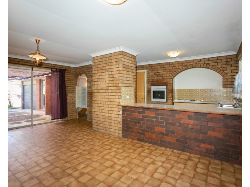 25 Bernley Drive, Viveash WA 6056
