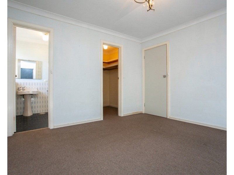 25 Bernley Drive, Viveash WA 6056