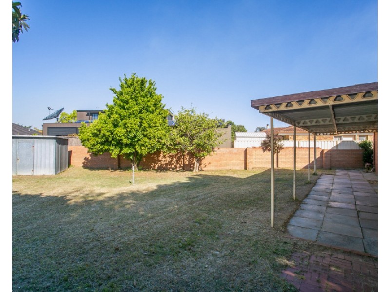 25 Bernley Drive, Viveash WA 6056