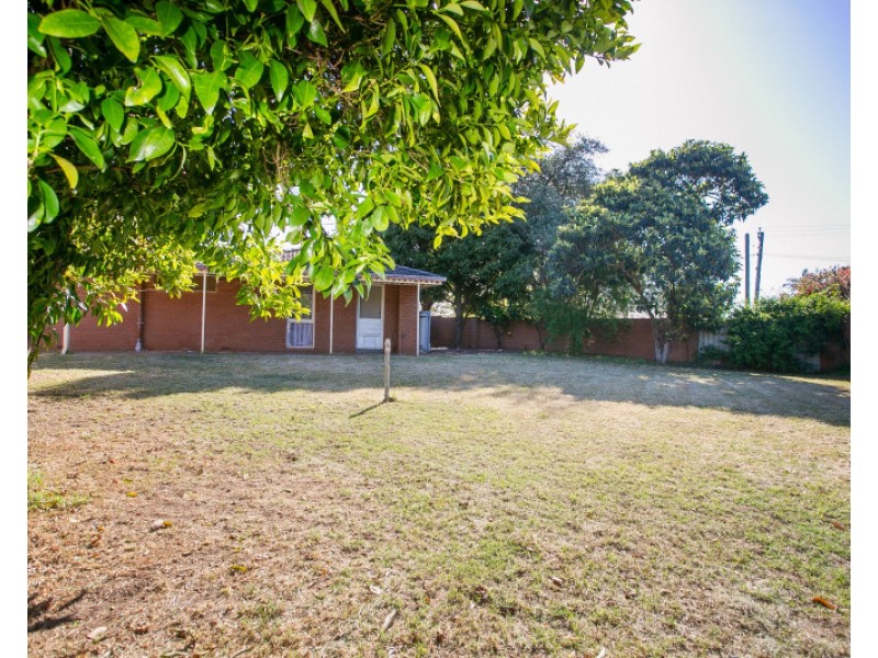 25 Bernley Drive, Viveash WA 6056