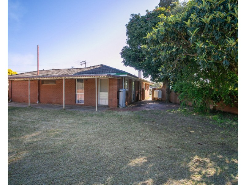 25 Bernley Drive, Viveash WA 6056