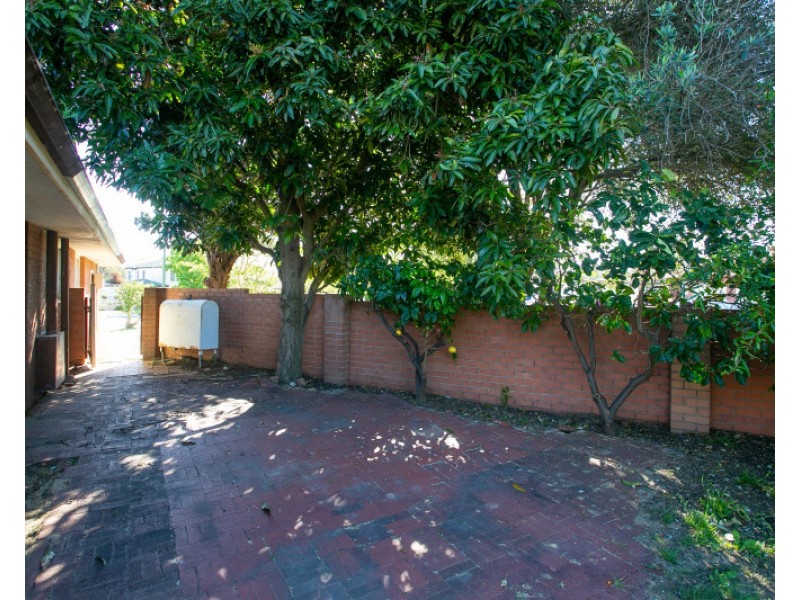 25 Bernley Drive, Viveash WA 6056