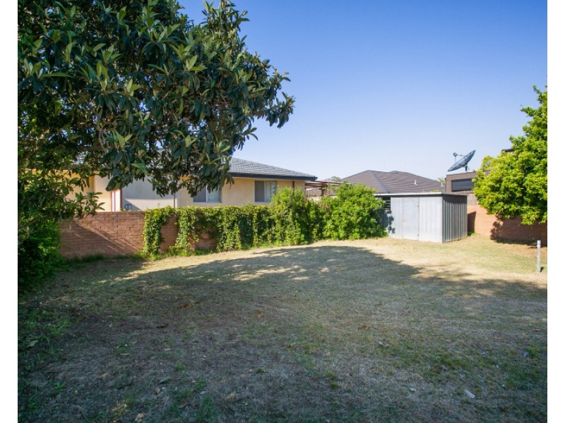 25 Bernley Drive, Viveash WA 6056